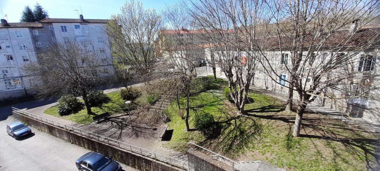 Apartament O Descanso Da Abella Ourense Zewnętrze zdjęcie