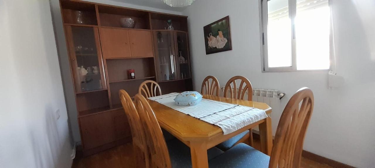 Apartament O Descanso Da Abella Ourense Zewnętrze zdjęcie